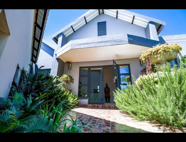 4 BEDROOM HOUSE FOR SALE IN COPPERLEAF ESTATE
